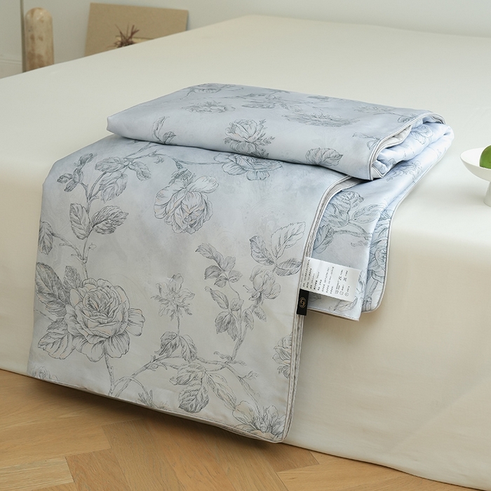 91家纺网 家纺一手货源 找家纺 禾时 2025新款60支奥地利进口兰精天丝数码印花夏被空调被夏凉被薄被子 夏洛-蓝