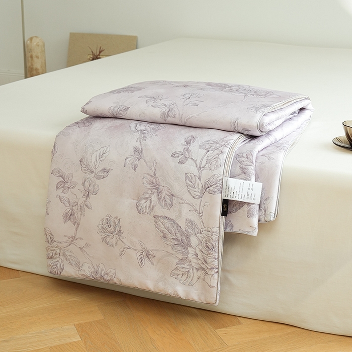 91家纺网 家纺一手货源 找家纺 禾时 2025新款60支奥地利进口兰精天丝数码印花夏被空调被夏凉被薄被子 夏洛-玉