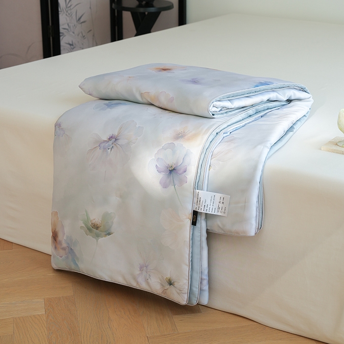 91家纺网 家纺一手货源 找家纺 禾时 2025新款60支奥地利进口兰精天丝数码印花夏被空调被夏凉被薄被子 夏芷-淡蓝