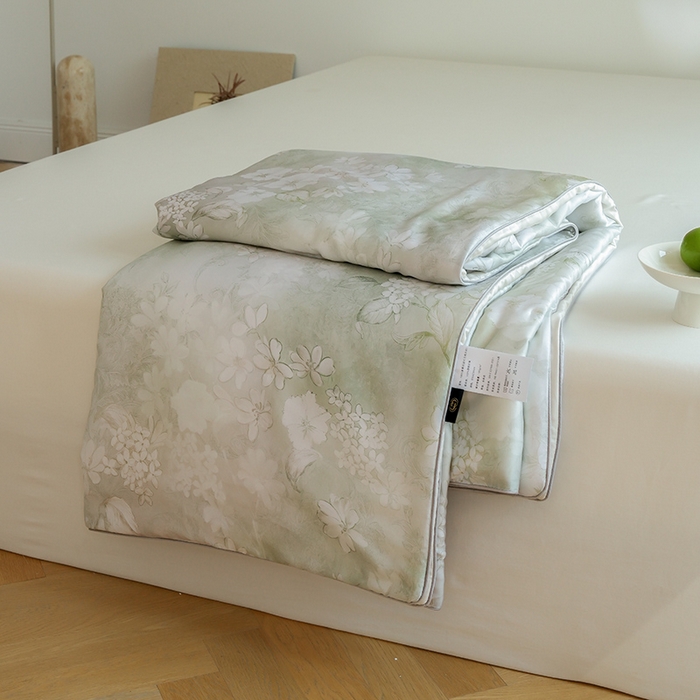 91家纺网 家纺一手货源 找家纺 禾时 2025新款60支奥地利进口兰精天丝数码印花夏被空调被夏凉被薄被子 知槿-绿