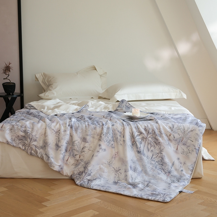 91家纺网 家纺一手货源 找家纺 禾时 2025新款60支奥地利进口兰精天丝数码印花夏被空调被夏凉被薄被子 丛林幻想-灰紫