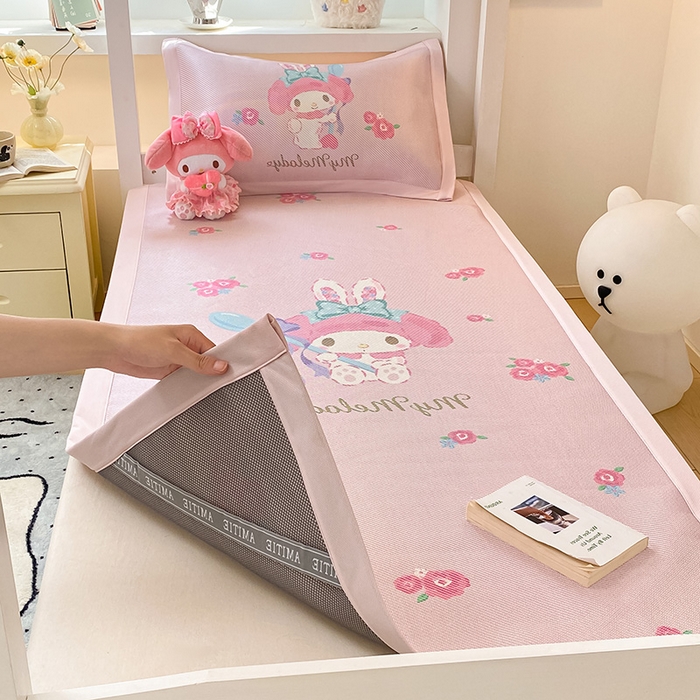 91家纺网 家纺一手货源 找家纺 蓝邻家纺 2025新款学生专用印花冰藤席 魔法美乐蒂