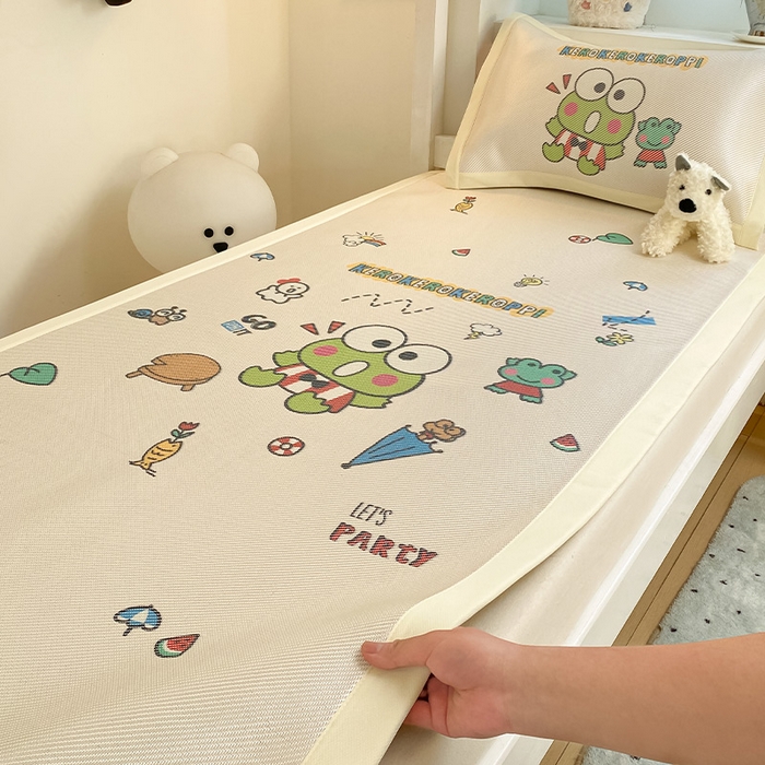 91家纺网 家纺一手货源 找家纺 蓝邻家纺 2025新款学生专用印花冰藤席 派对三眼蛙