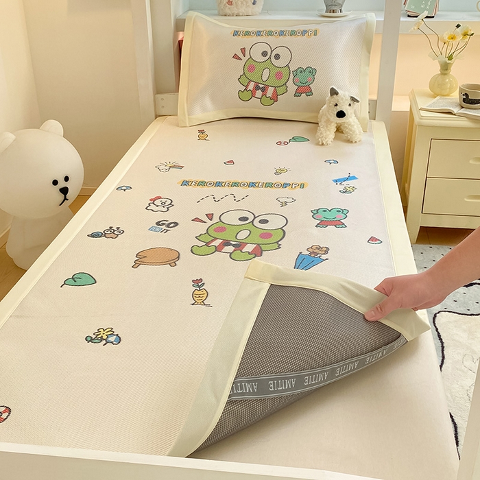 91家纺网 家纺一手货源 找家纺 蓝邻家纺 2025新款学生专用印花冰藤席 派对三眼蛙