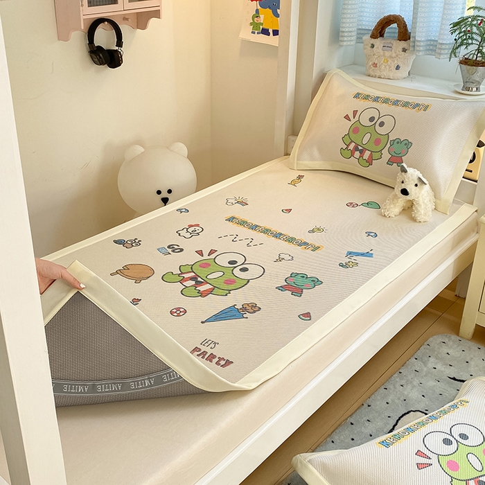 91家纺网 家纺一手货源 找家纺 蓝邻家纺 2025新款学生专用印花冰藤席 派对三眼蛙