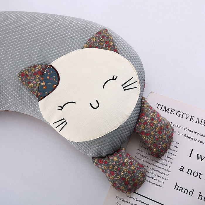 91家纺网 家纺一手货源 找家纺 蔻眠 2025可爱猫-凉感丝荞麦护颈枕头儿童卡通枕芯 灰色 30x65cm