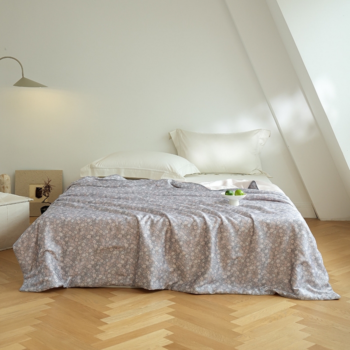 91家纺网 家纺一手货源 找家纺 禾时 2025新款60支奥地利进口兰精天丝数码印花夏被空调被夏凉被薄被子 薇薇安-浅灰