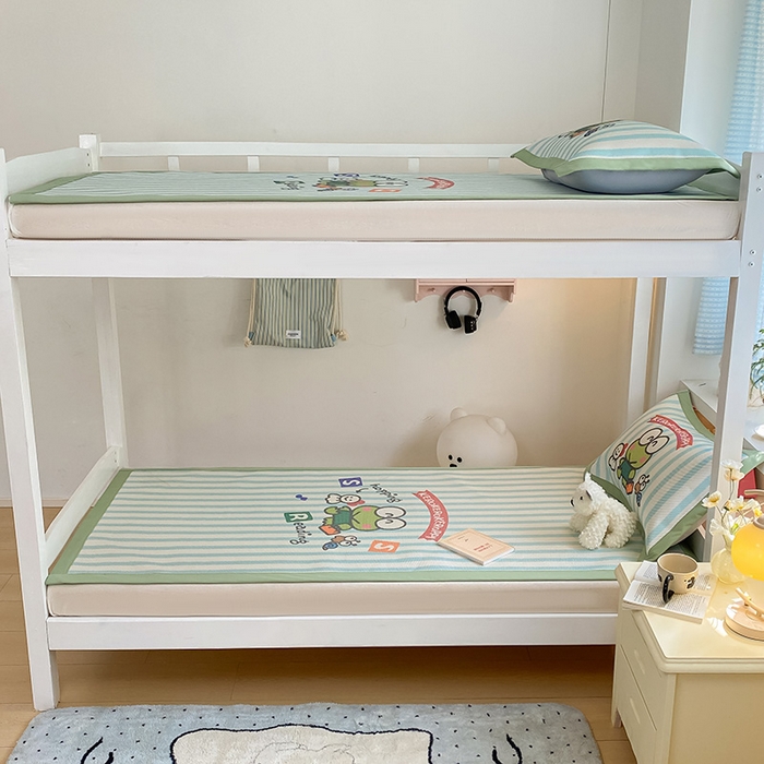 91家纺网 家纺一手货源 找家纺 蓝邻家纺 2025新款学生专用印花冰藤席 三眼蛙