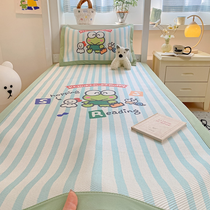 91家纺网 家纺一手货源 找家纺 蓝邻家纺 2025新款学生专用印花冰藤席 三眼蛙