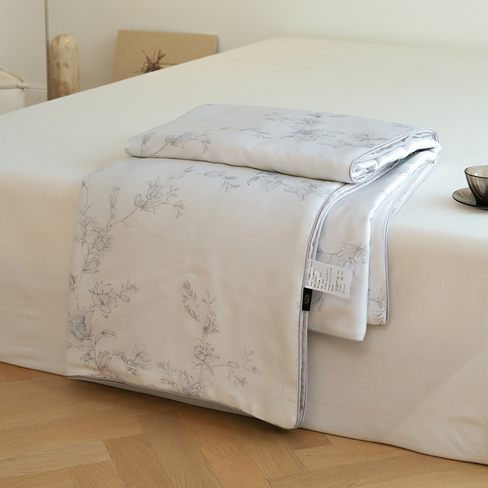 91家纺网 家纺一手货源 找家纺 禾时 2025新款60支奥地利进口兰精天丝数码印花夏被空调被夏凉被薄被子 夕瑶-白玉