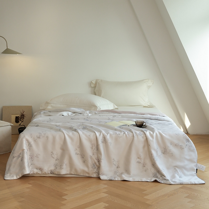 91家纺网 家纺一手货源 找家纺 禾时 2025新款60支奥地利进口兰精天丝数码印花夏被空调被夏凉被薄被子 夕瑶-白玉