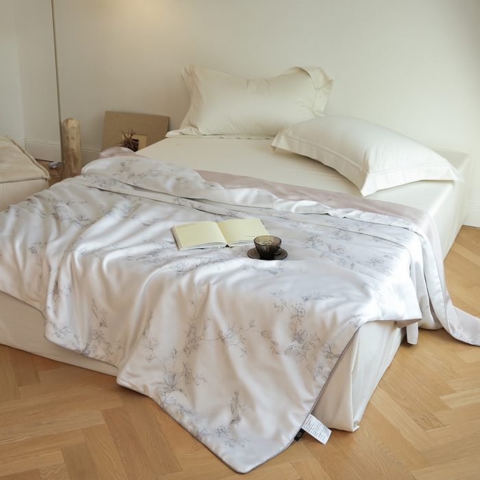 91家纺网 家纺一手货源 找家纺 禾时 2025新款60支奥地利进口兰精天丝数码印花夏被空调被夏凉被薄被子 夕瑶-白玉