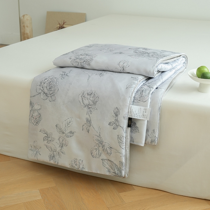 91家纺网 家纺一手货源 找家纺 禾时 2025新款60支奥地利进口兰精天丝数码印花夏被空调被夏凉被薄被子 夏洛-灰