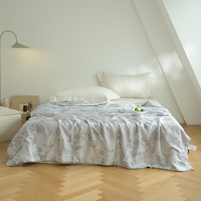 91家纺网 家纺一手货源 找家纺 禾时 2025新款60支奥地利进口兰精天丝数码印花夏被空调被夏凉被薄被子 夏洛-灰