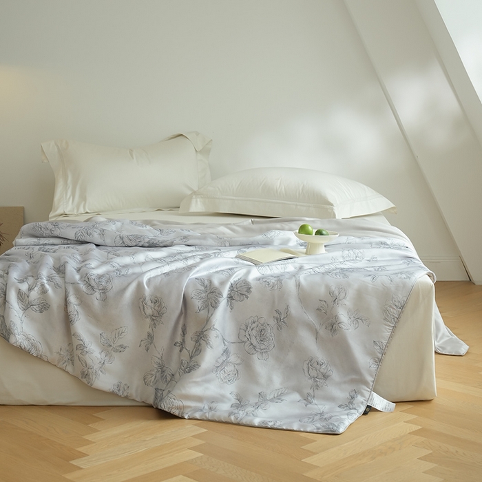 91家纺网 家纺一手货源 找家纺 禾时 2025新款60支奥地利进口兰精天丝数码印花夏被空调被夏凉被薄被子 夏洛-灰