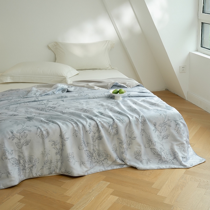 91家纺网 家纺一手货源 找家纺 禾时 2025新款60支奥地利进口兰精天丝数码印花夏被空调被夏凉被薄被子 夏洛-蓝