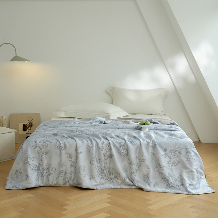 91家纺网 家纺一手货源 找家纺 禾时 2025新款60支奥地利进口兰精天丝数码印花夏被空调被夏凉被薄被子 夏洛-蓝