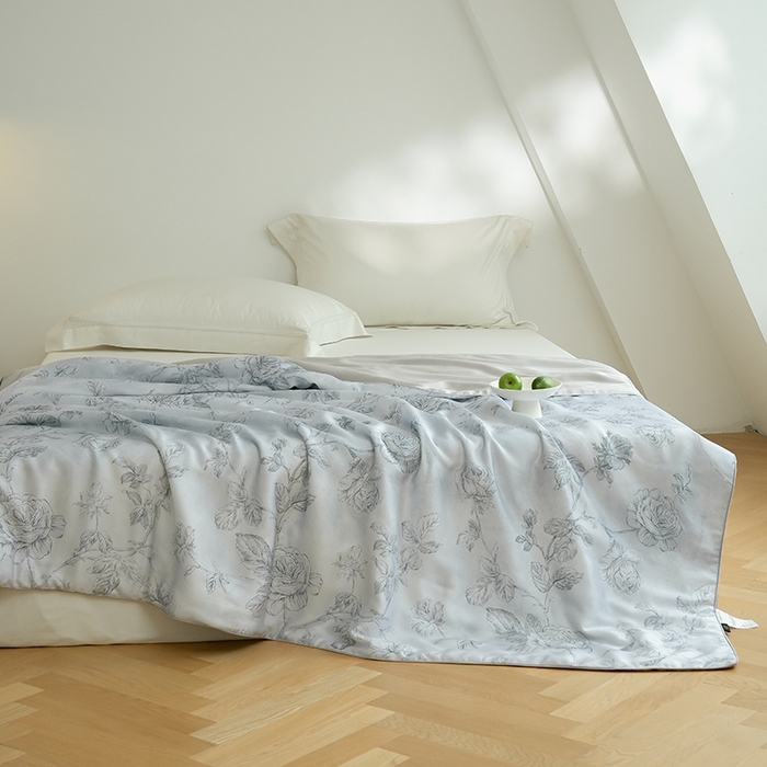 91家纺网 家纺一手货源 找家纺 禾时 2025新款60支奥地利进口兰精天丝数码印花夏被空调被夏凉被薄被子 夏洛-蓝