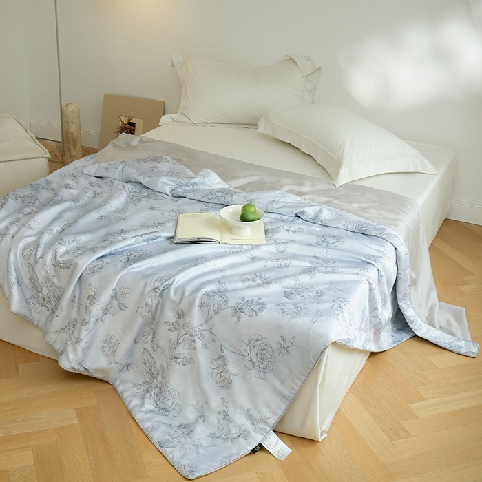 91家纺网 家纺一手货源 找家纺 禾时 2025新款60支奥地利进口兰精天丝数码印花夏被空调被夏凉被薄被子 夏洛-蓝