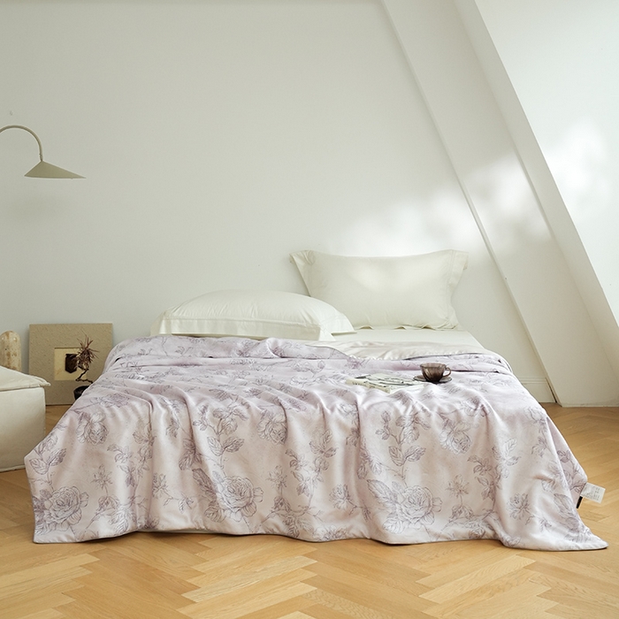 91家纺网 家纺一手货源 找家纺 禾时 2025新款60支奥地利进口兰精天丝数码印花夏被空调被夏凉被薄被子 夏洛-玉