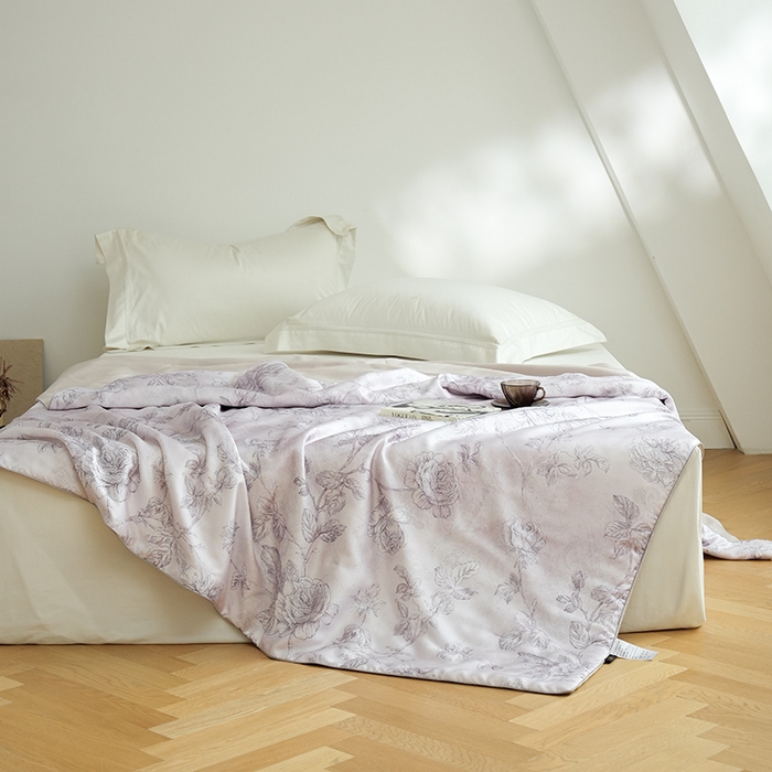 91家纺网 家纺一手货源 找家纺 禾时 2025新款60支奥地利进口兰精天丝数码印花夏被空调被夏凉被薄被子 夏洛-玉