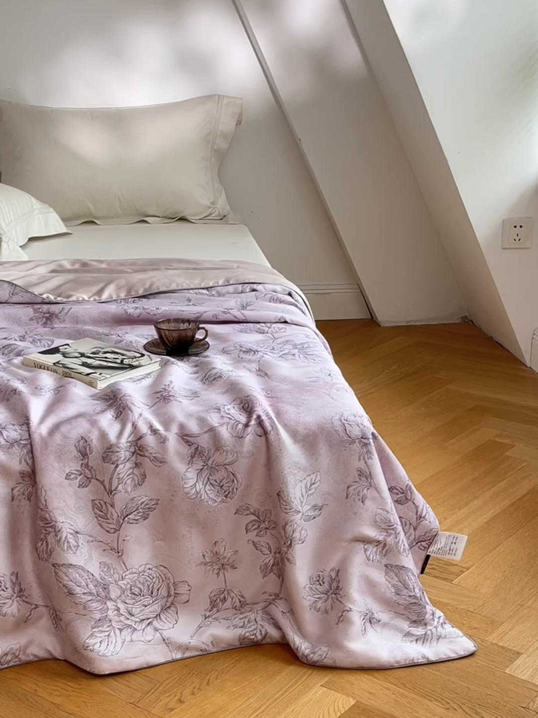 91家纺网 家纺一手货源 找家纺 禾时 2025新款60支奥地利进口兰精天丝数码印花夏被空调被夏凉被薄被子 夏洛-玉