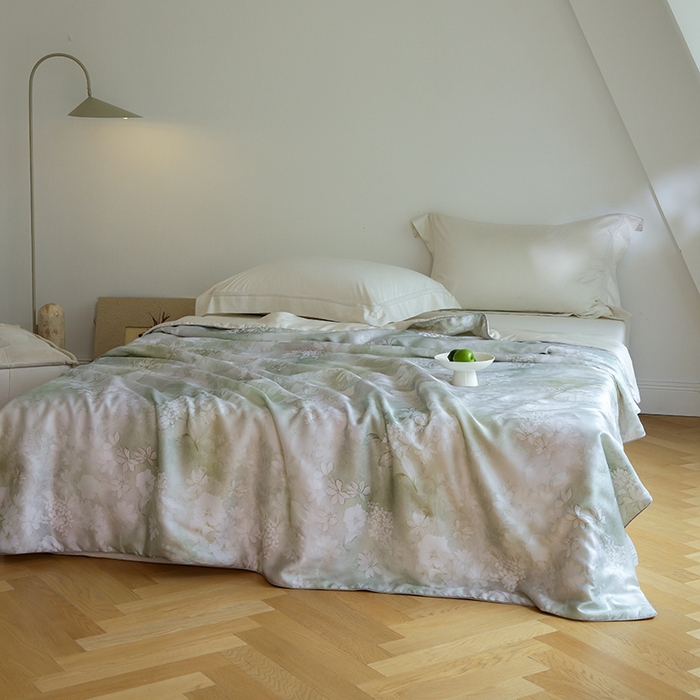 91家纺网 家纺一手货源 找家纺 禾时 2025新款60支奥地利进口兰精天丝数码印花夏被空调被夏凉被薄被子 知槿-绿