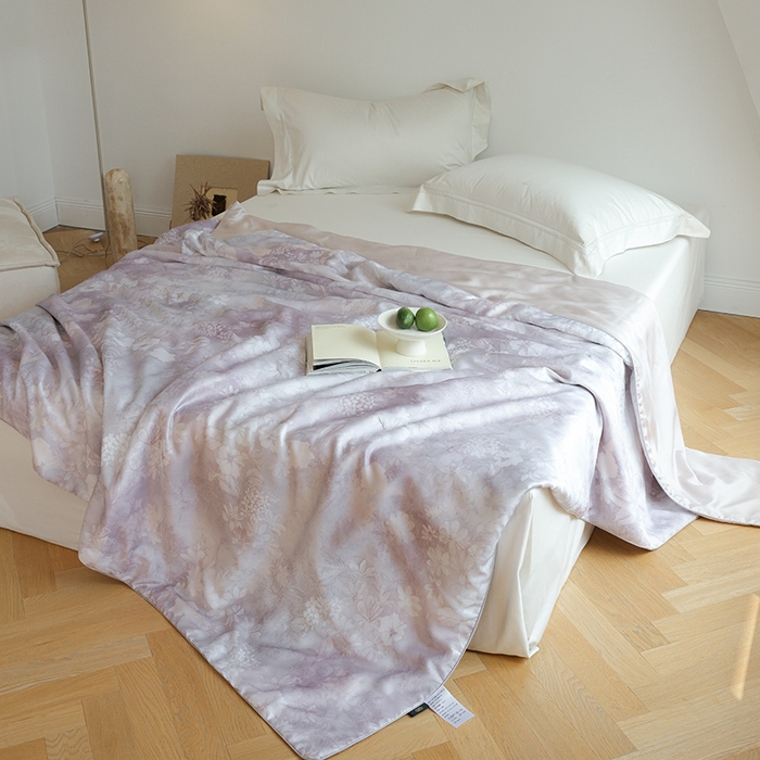 91家纺网 家纺一手货源 找家纺 禾时 2025新款60支奥地利进口兰精天丝数码印花夏被空调被夏凉被薄被子 知槿-紫