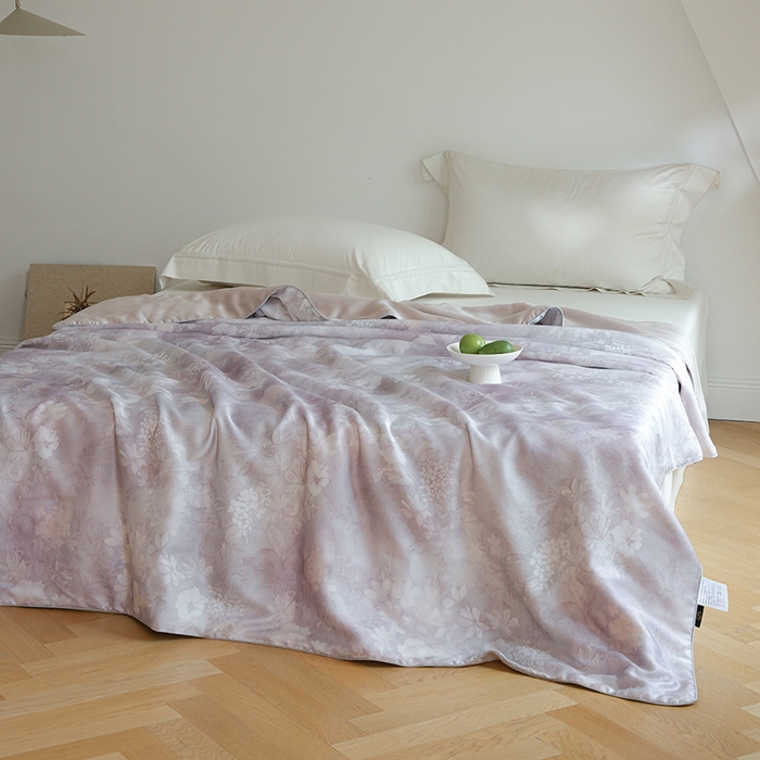 91家纺网 家纺一手货源 找家纺 禾时 2025新款60支奥地利进口兰精天丝数码印花夏被空调被夏凉被薄被子 知槿-紫