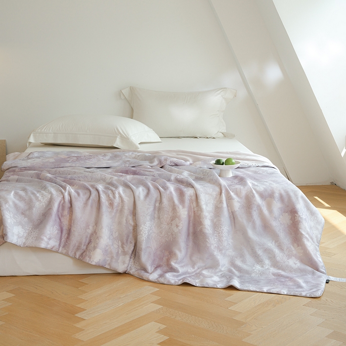 91家纺网 家纺一手货源 找家纺 禾时 2025新款60支奥地利进口兰精天丝数码印花夏被空调被夏凉被薄被子 知槿-紫