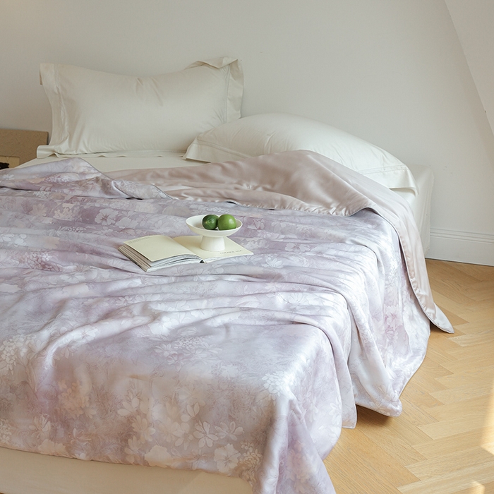 91家纺网 家纺一手货源 找家纺 禾时 2025新款60支奥地利进口兰精天丝数码印花夏被空调被夏凉被薄被子 知槿-紫