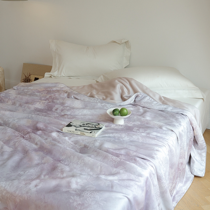 91家纺网 家纺一手货源 找家纺 禾时 2025新款60支奥地利进口兰精天丝数码印花夏被空调被夏凉被薄被子 知槿-紫