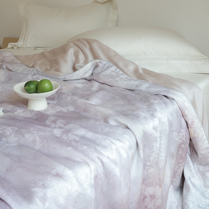 91家纺网 家纺一手货源 找家纺 禾时 2025新款60支奥地利进口兰精天丝数码印花夏被空调被夏凉被薄被子 知槿-紫