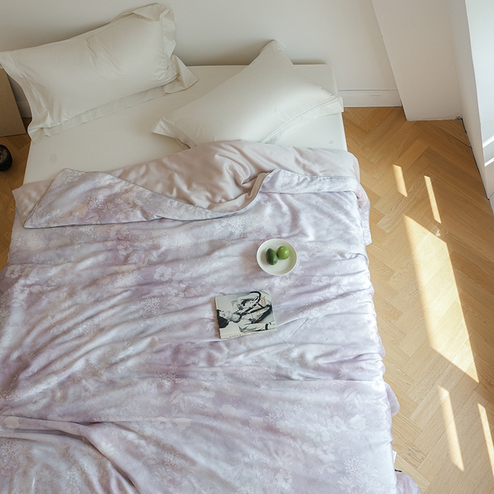 91家纺网 家纺一手货源 找家纺 禾时 2025新款60支奥地利进口兰精天丝数码印花夏被空调被夏凉被薄被子 知槿-紫