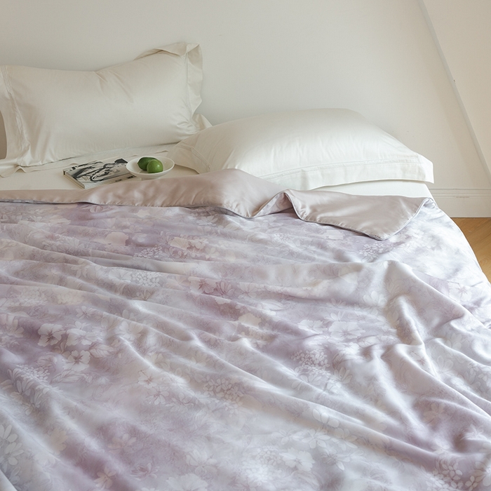 91家纺网 家纺一手货源 找家纺 禾时 2025新款60支奥地利进口兰精天丝数码印花夏被空调被夏凉被薄被子 知槿-紫