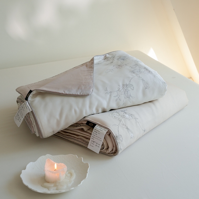 91家纺网 家纺一手货源 找家纺 禾时 2025新款60支奥地利进口兰精天丝数码印花夏被空调被夏凉被薄被子 组合+包装图仅供参考