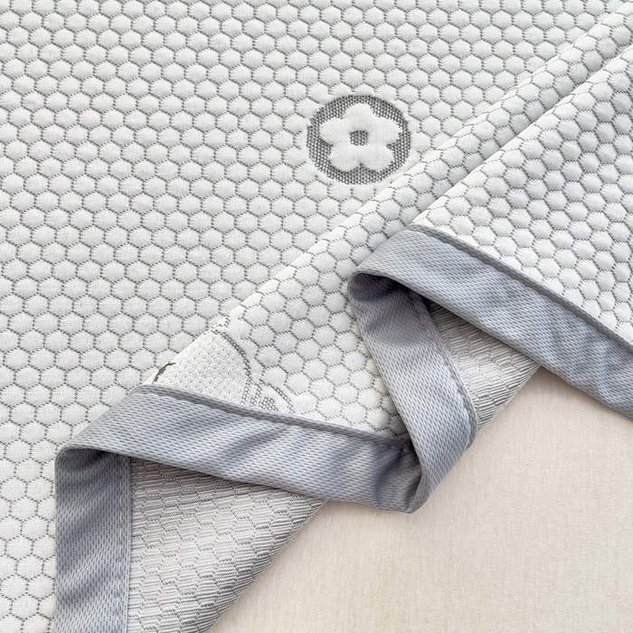 91家纺网 家纺一手货源 找家纺 找底底家纺 2025新款直播A类冰豆豆软席可机洗空调席子凉席三件套 暴力熊-浅灰