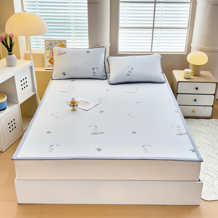 91家纺网 家纺一手货源 找家纺 找底底家纺 2025新款直播A类冰豆豆软席可机洗空调席子凉席三件套 卡皮巴拉-浅灰