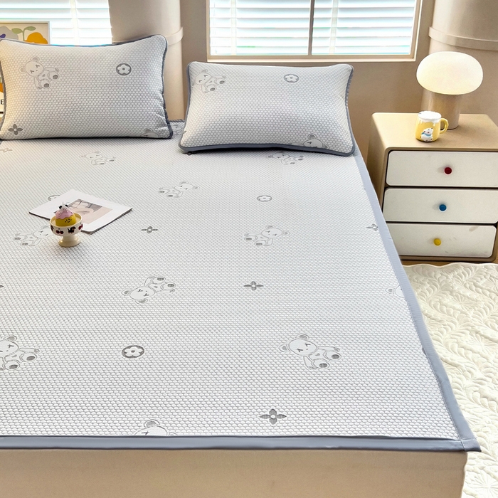 91家纺网 家纺一手货源 找家纺 找底底家纺 2025新款直播A类冰豆豆软席可机洗空调席子凉席三件套 暴力熊-浅灰