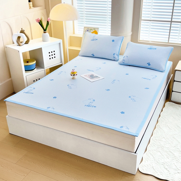 91家纺网 家纺一手货源 找家纺 找底底家纺 2025新款直播A类冰豆豆软席可机洗空调席子凉席三件套 卡皮巴拉-天蓝