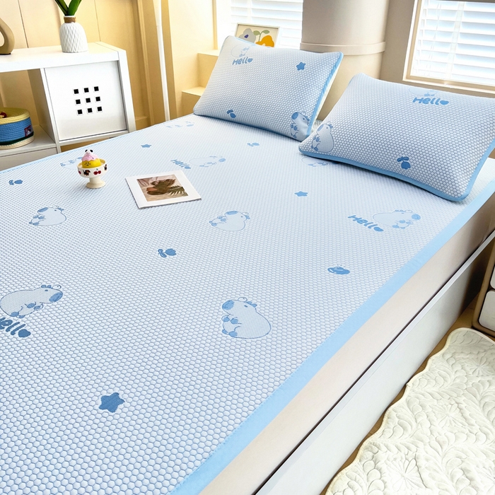 91家纺网 家纺一手货源 找家纺 找底底家纺 2025新款直播A类冰豆豆软席可机洗空调席子凉席三件套 卡皮巴拉-天蓝