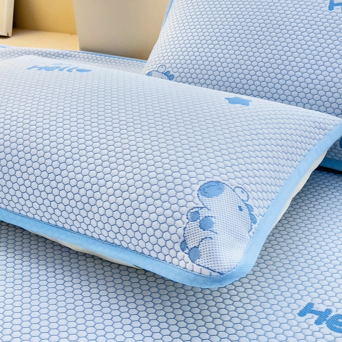 91家纺网 家纺一手货源 找家纺 找底底家纺 2025新款直播A类冰豆豆软席可机洗空调席子凉席三件套 卡皮巴拉-天蓝