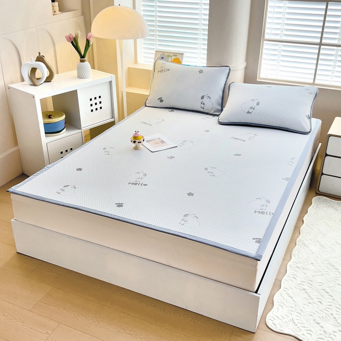 91家纺网 家纺一手货源 找家纺 找底底家纺 2025新款直播A类冰豆豆软席可机洗空调席子凉席三件套 卡皮巴拉-浅灰