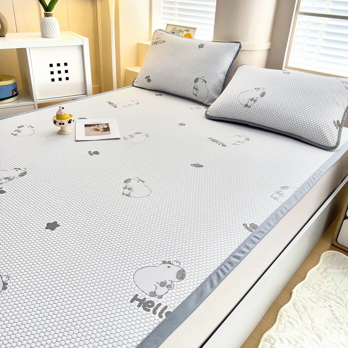 91家纺网 家纺一手货源 找家纺 找底底家纺 2025新款直播A类冰豆豆软席可机洗空调席子凉席三件套 卡皮巴拉-浅灰