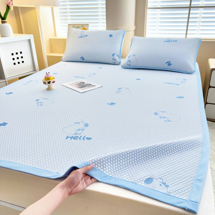 91家纺网 家纺一手货源 找家纺 找底底家纺 2025新款直播A类冰豆豆软席可机洗空调席子凉席三件套 卡皮巴拉-天蓝