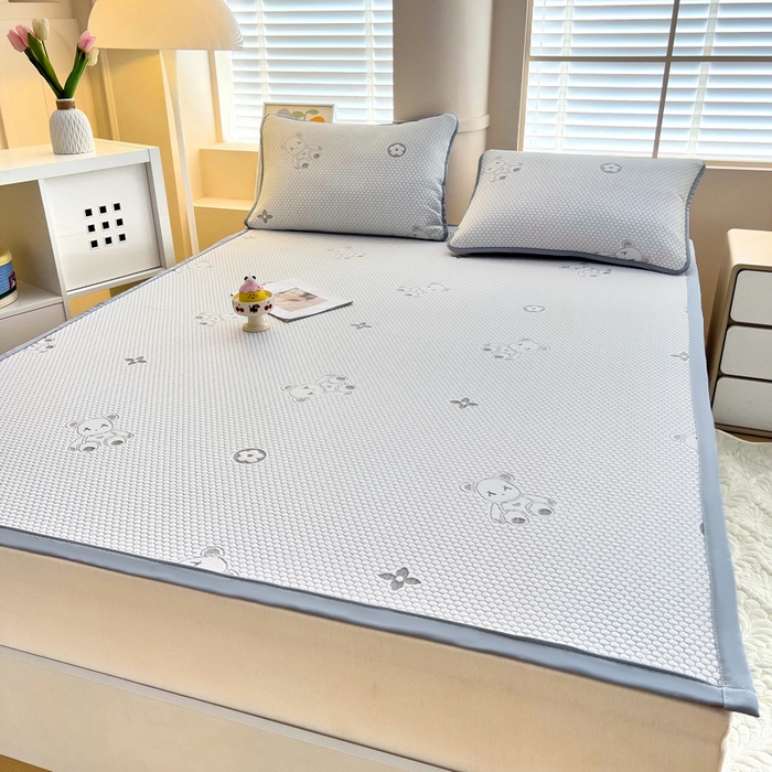 91家纺网 家纺一手货源 找家纺 找底底家纺 2025新款直播A类冰豆豆软席可机洗空调席子凉席三件套 暴力熊-浅灰