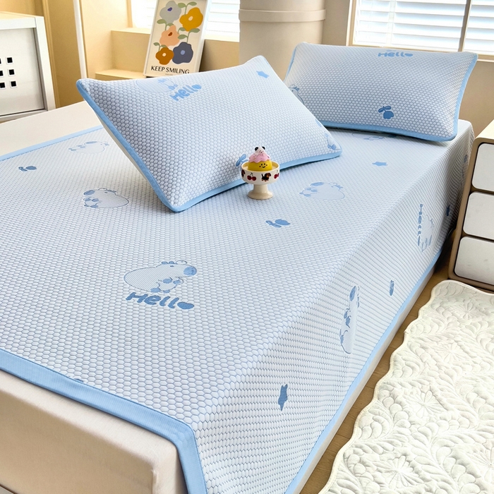 91家纺网 家纺一手货源 找家纺 找底底家纺 2025新款直播A类冰豆豆软席可机洗空调席子凉席三件套 卡皮巴拉-天蓝