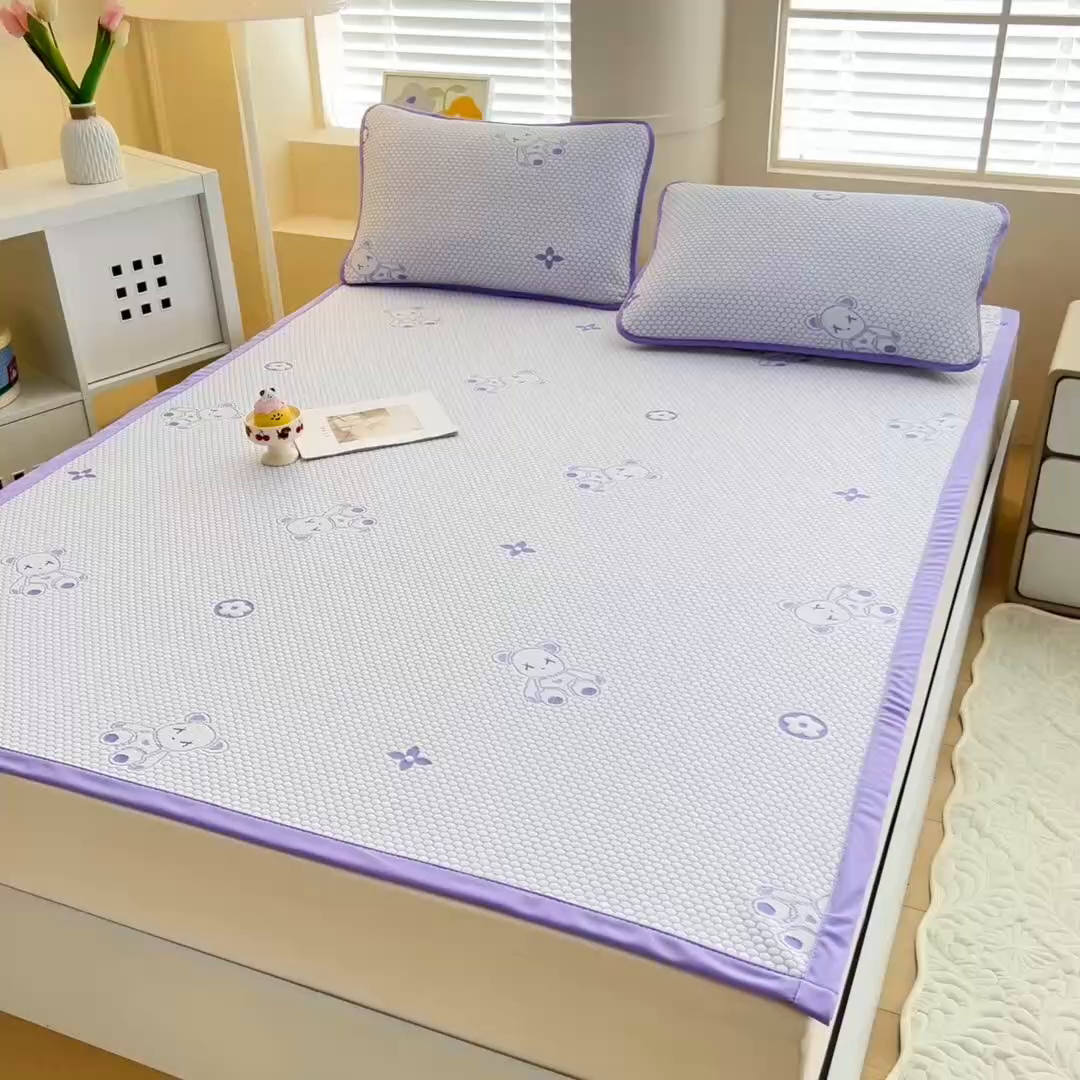 91家纺网 家纺一手货源 找家纺 找底底家纺 2025新款直播A类冰豆豆软席可机洗空调席子凉席三件套 暴力熊-黛紫