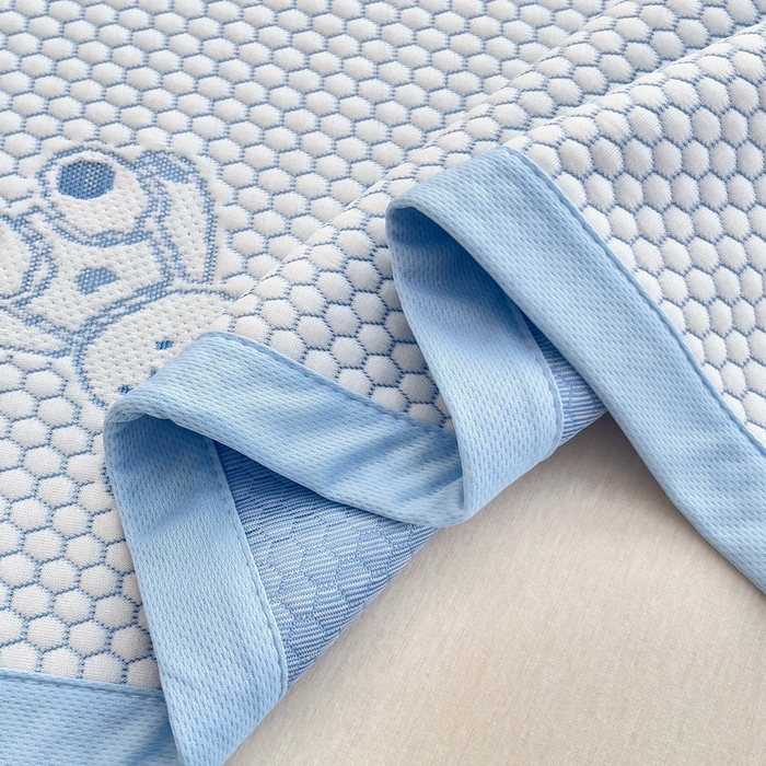 91家纺网 家纺一手货源 找家纺 找底底家纺 2025新款直播A类冰豆豆软席可机洗空调席子凉席三件套 暴力熊-天蓝