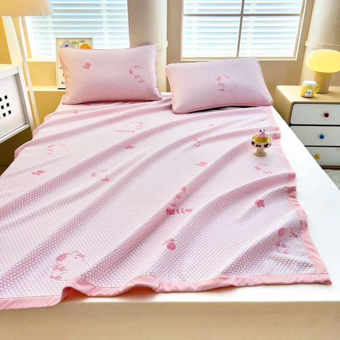 91家纺网 家纺一手货源 找家纺 找底底家纺 2025新款直播A类冰豆豆软席可机洗空调席子凉席三件套 卡皮巴拉-粉玉